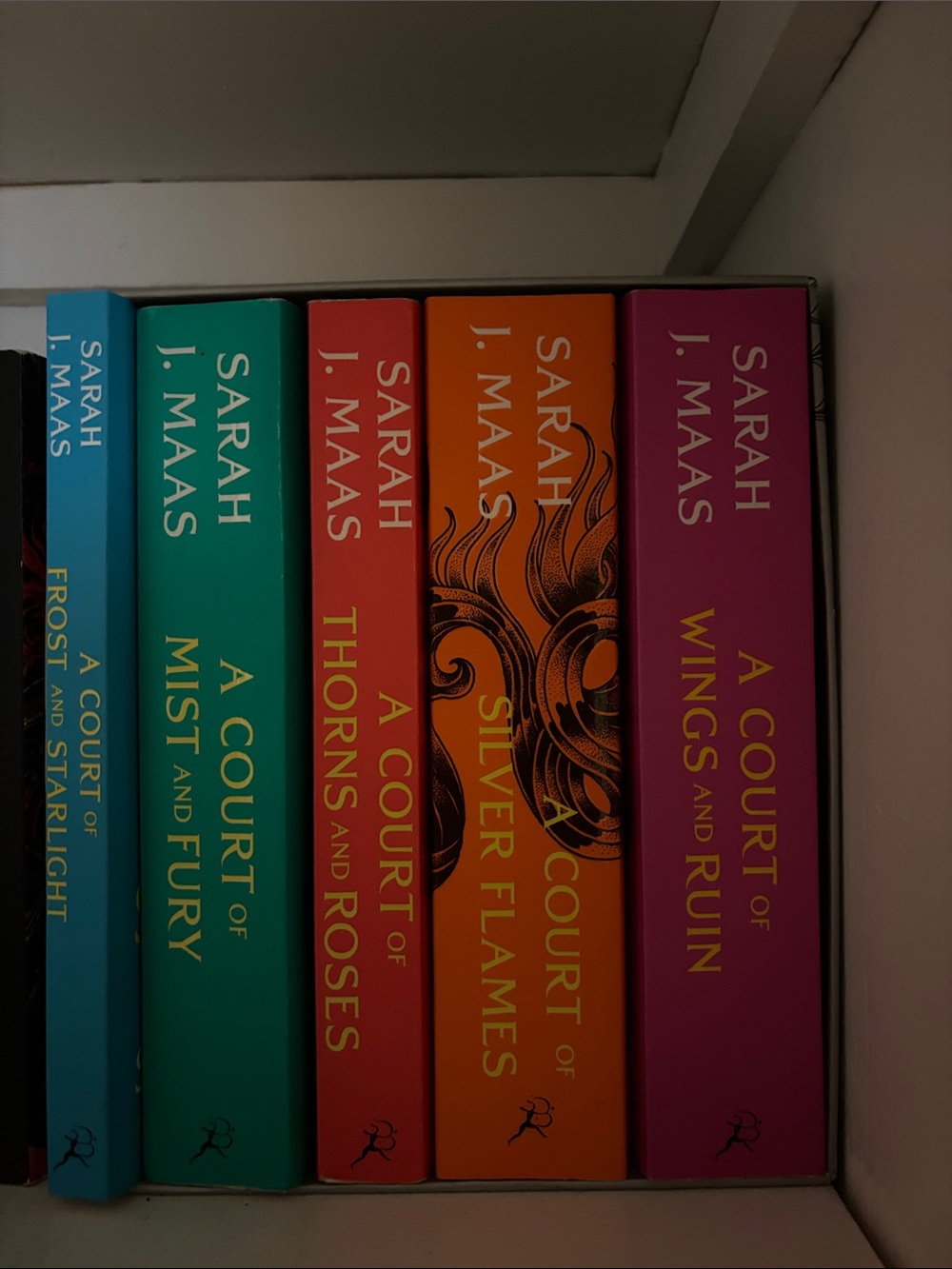 Court of thrones and roses